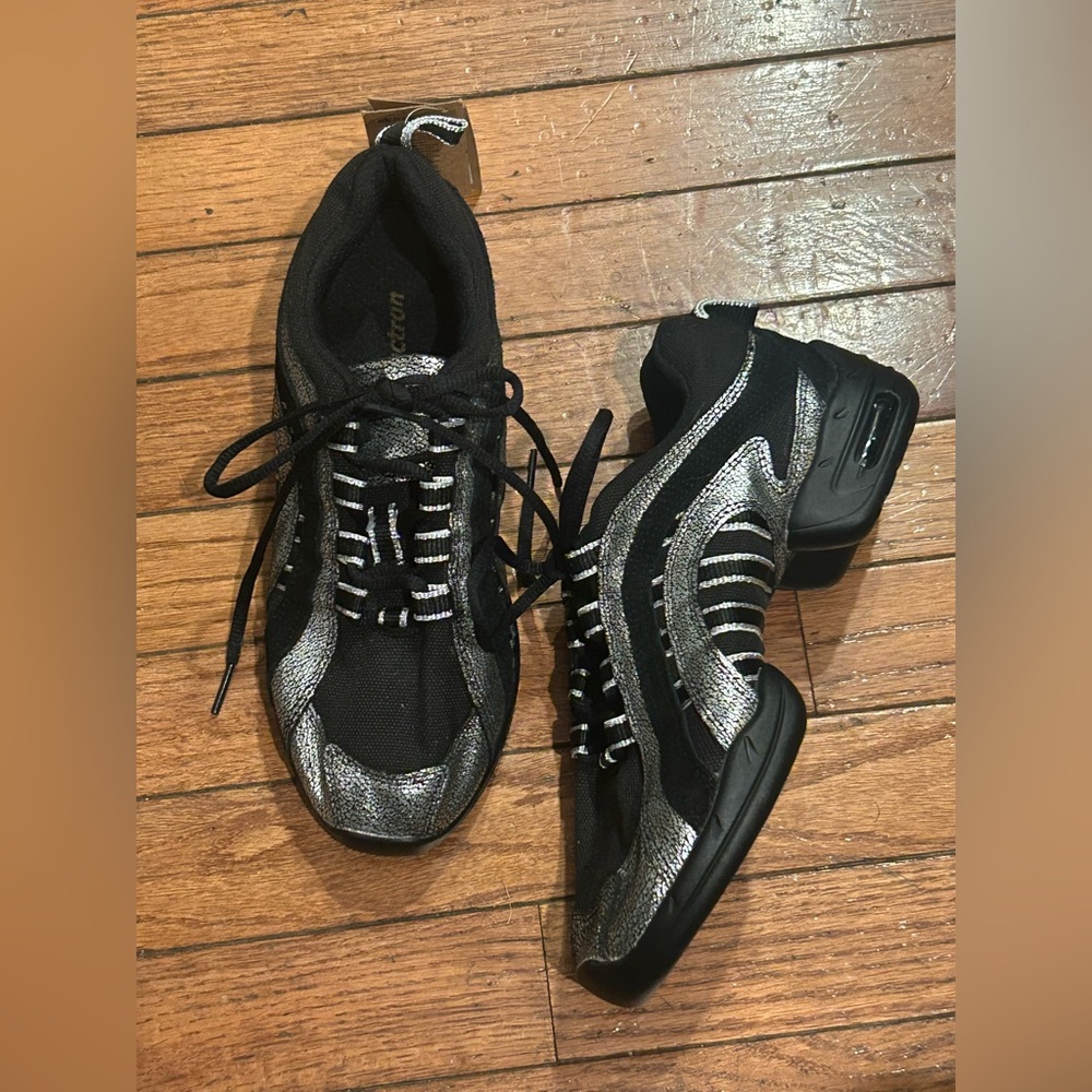 Skazz Sansha Adult "Electron" Dance Split Sole Sneaker in black and Silver 7M